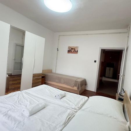 Pingvin Cukrászda Apartman Balatonmariafurdo Bagian luar foto