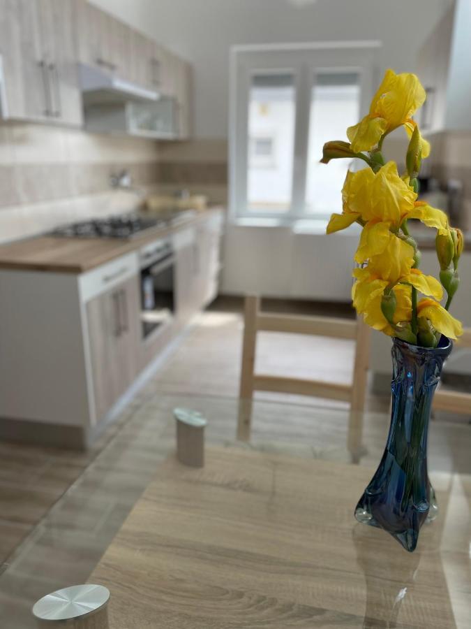 Pingvin Cukrászda Apartman Balatonmariafurdo Bagian luar foto