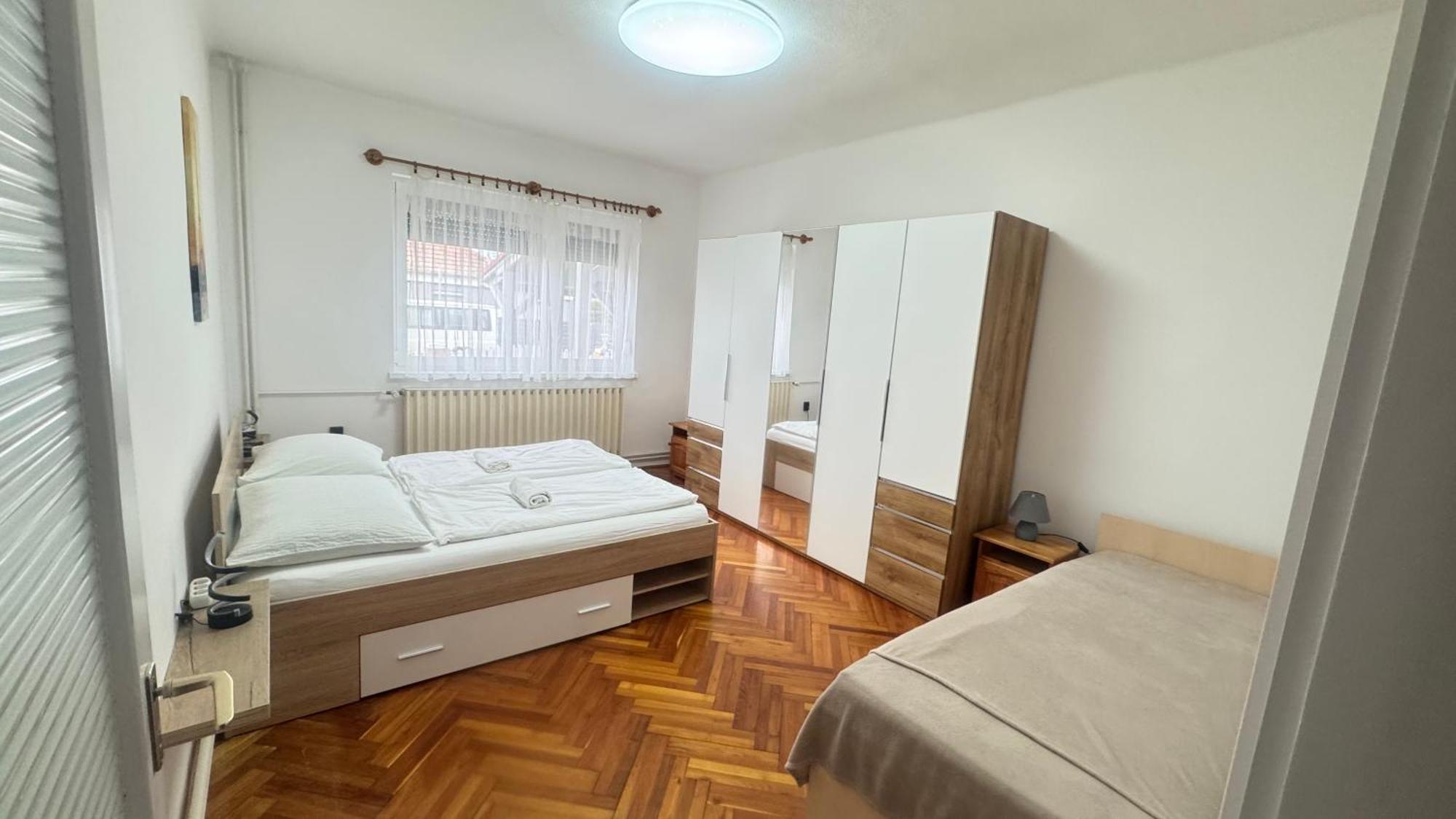 Pingvin Cukrászda Apartman Balatonmariafurdo Bagian luar foto